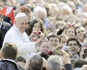 El Papa Francisco hace una llamada a los jóvenes para que difundan la paz