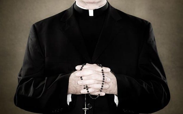 El Vaticano investiga a sacerdote por acceder a una página web de pornografía infantil