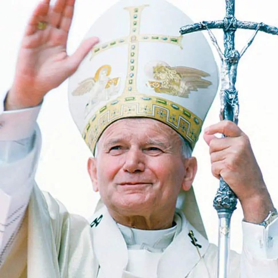 No creía en Dios, pero vio a Juan Pablo II en la tele y ahora es arzobispo