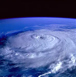Obispo puertorriqueño invita a prepararse ante el huracán María