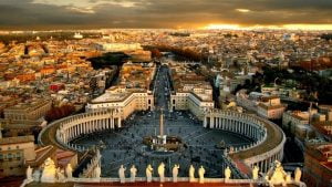 Papa Francisco regresa a Roma
