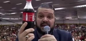 Pastor evangélico pide perdón a la comunidad católica luego de comparar a la Virgen con una Coca-Cola