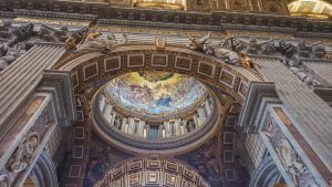 Padre Tom Uzhunnalil se reúne con miembros del Vaticano