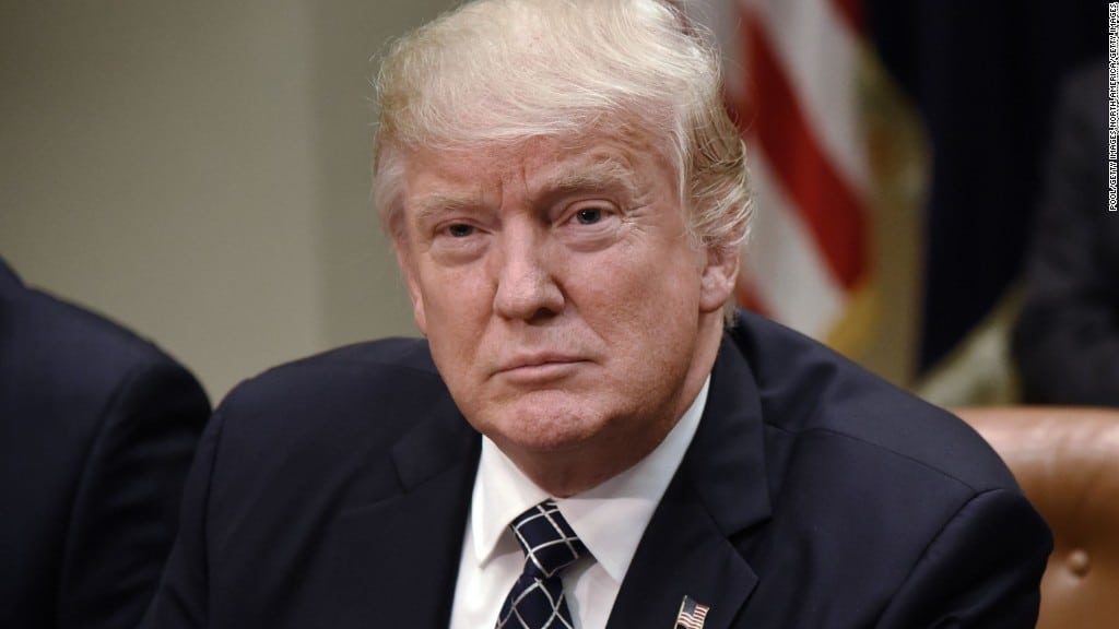 Trump asesta golpe al control natal y a derecho de los homosexuales