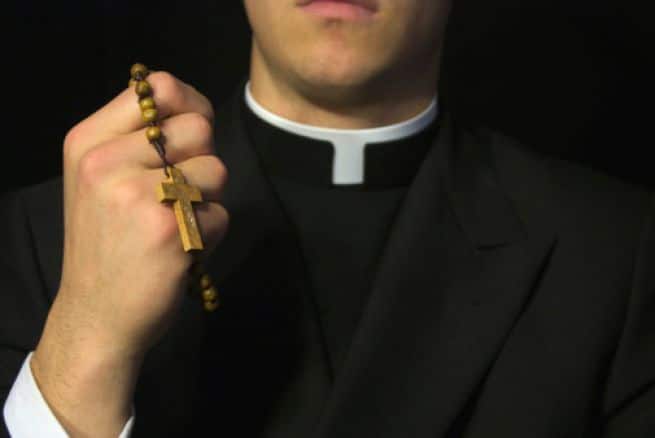 Empresario recupera su fe tras muerte de sacerdote