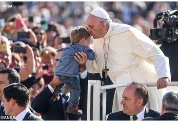 Papa Francisco llama a rezar el rosario con el corazón