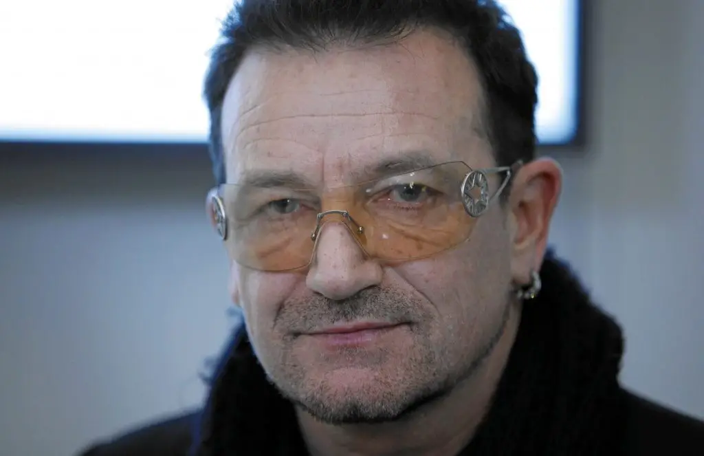 Cantante Bono, de U2, comulgó en Colombia