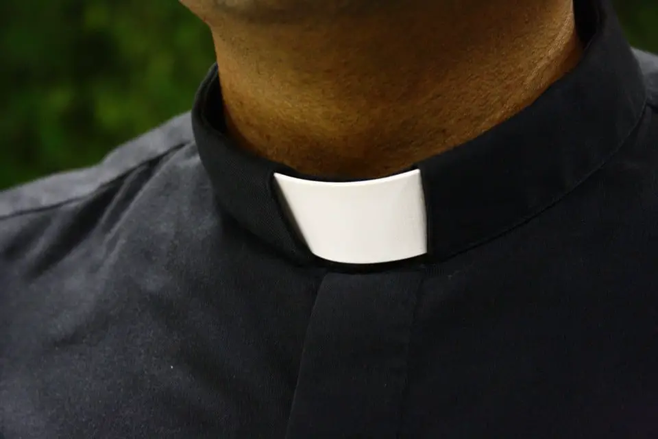 Redactor deportivo decide convertirse en sacerdote