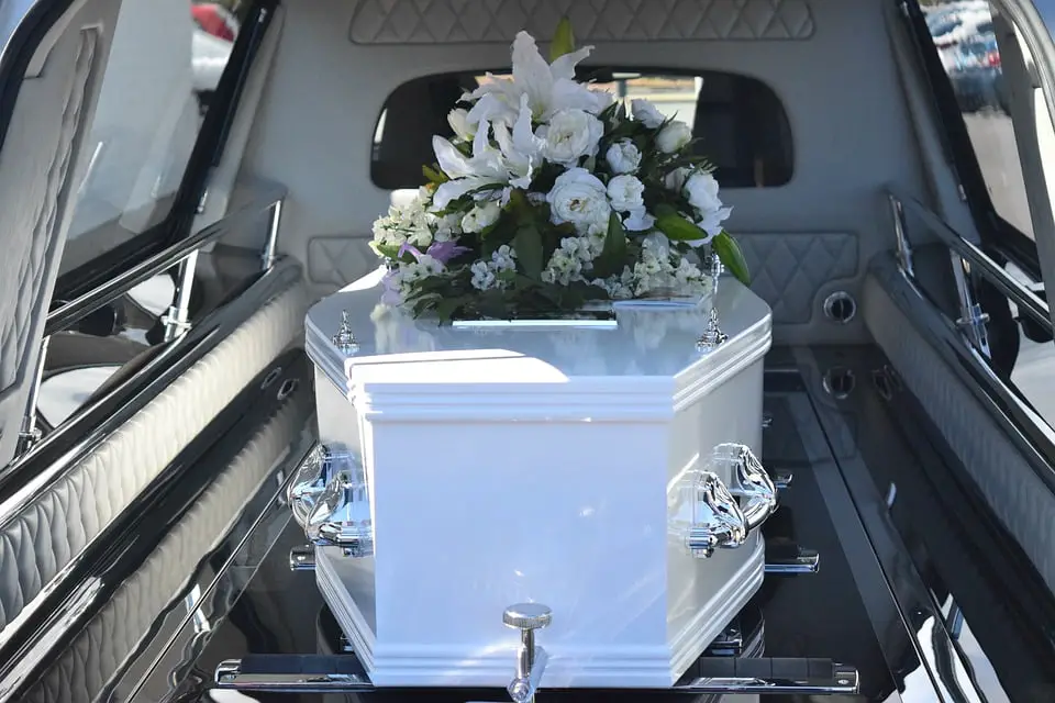 Empresario recupera su fe tras muerte de sacerdote