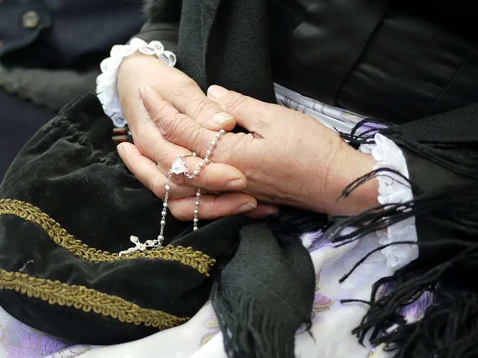 Papa Francisco llama a rezar el rosario con el corazón