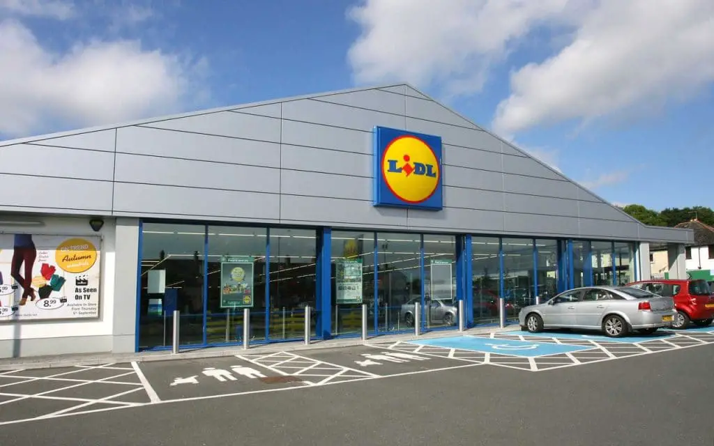 Supermercado LIDL decide eliminar las cruces de la iglesia para no ofender a los musulmanes