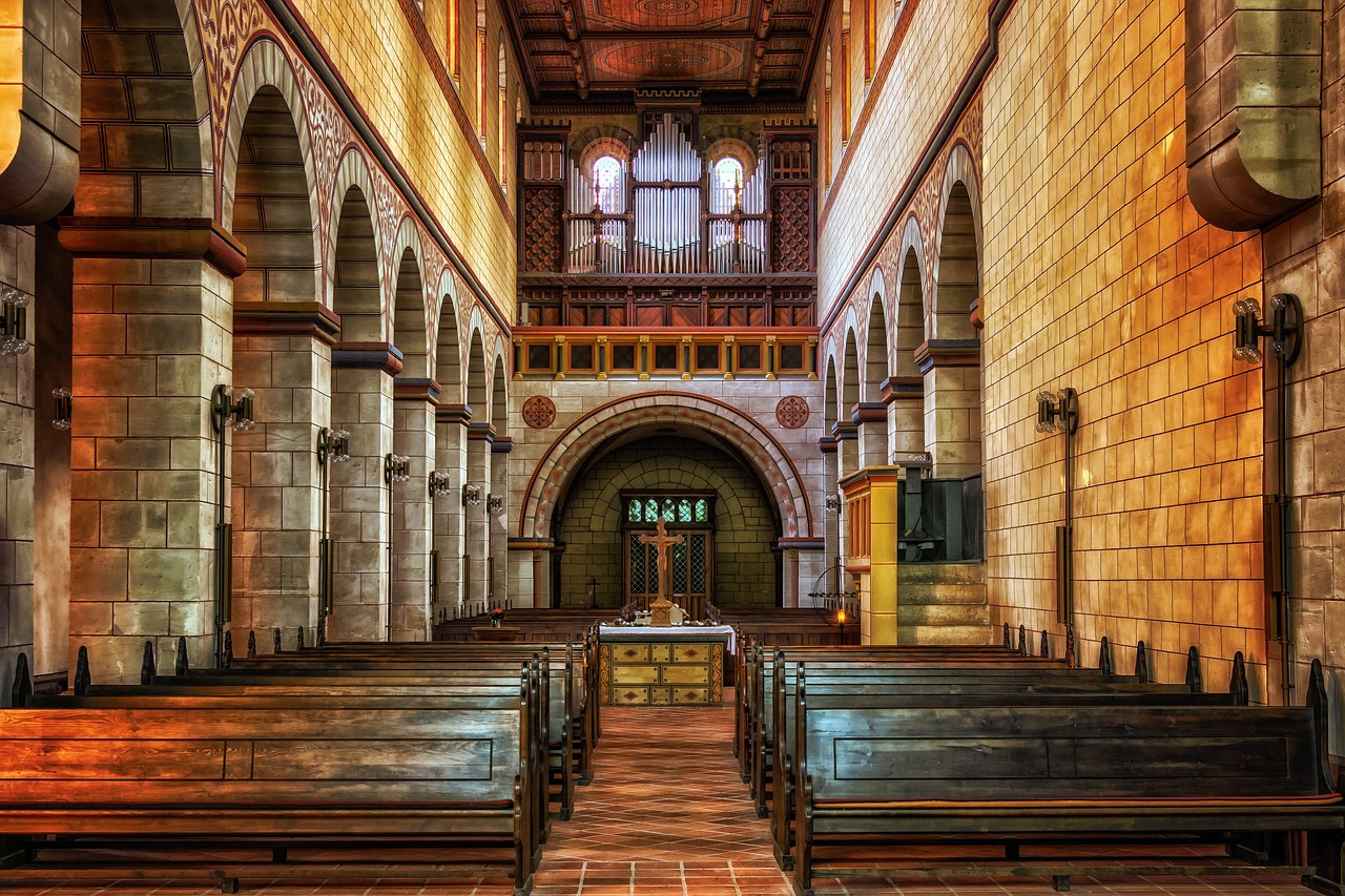 San Ursino de Bourges. Imagen de Peter H en Pixabay