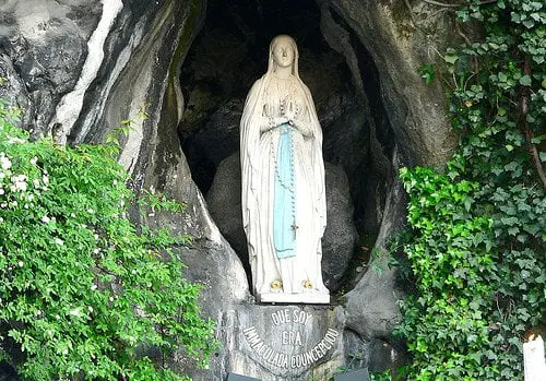 Virgen de Lourdes