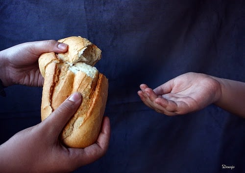 Dar de comer al hambriento