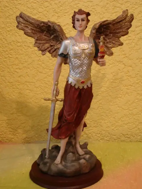 Oración al Arcángel Chamuel para alejar malas influencias